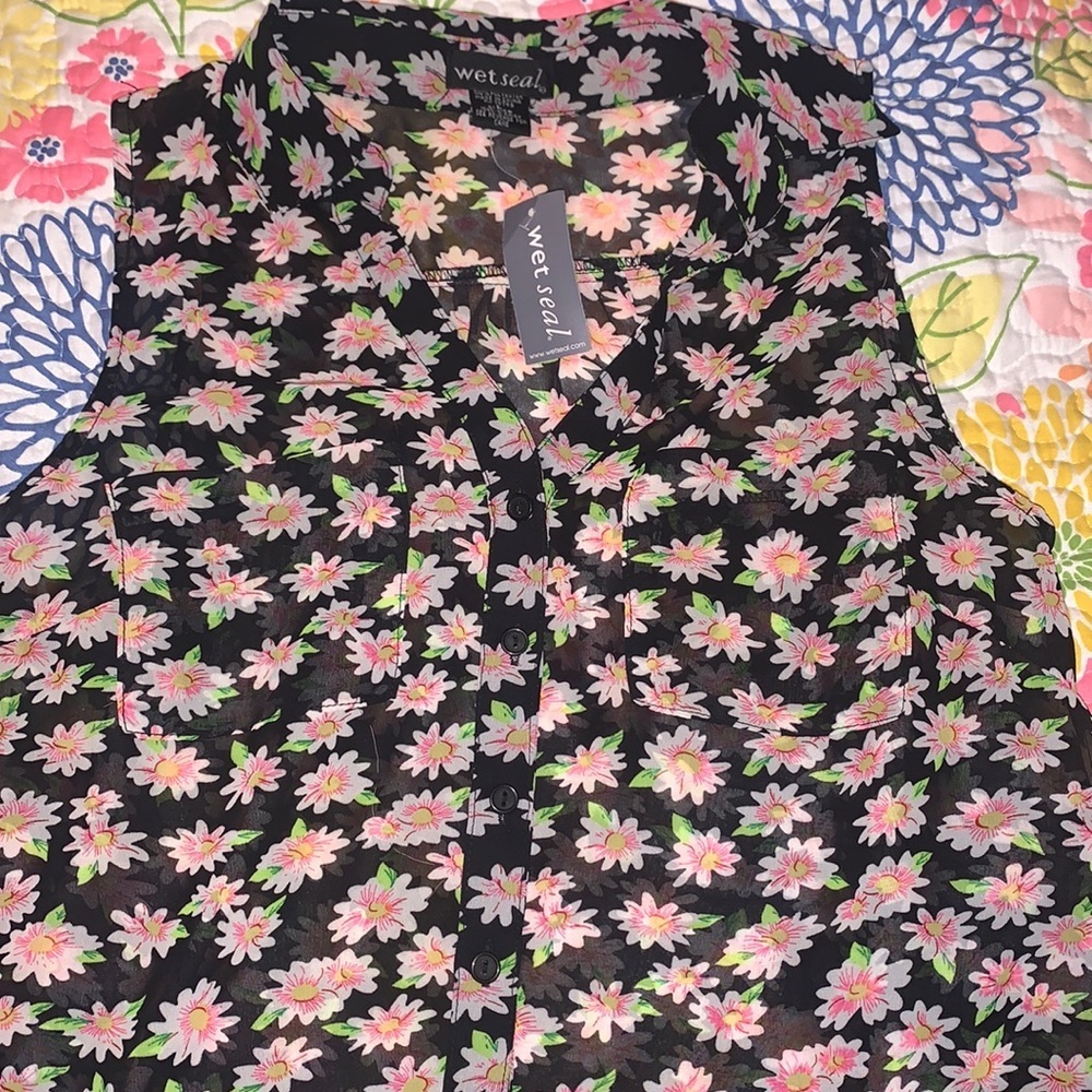 NWT LARGE WET SEAL FLOWER TANK